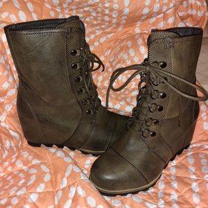 Wedge ankle boots